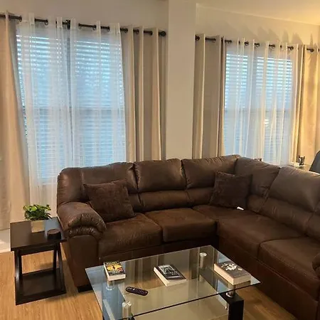 Uptown Luxury Near It All Apartment