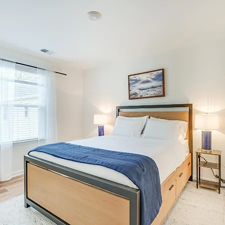 Charming Townhome: 6 Mi To Downtown! * Charlotte