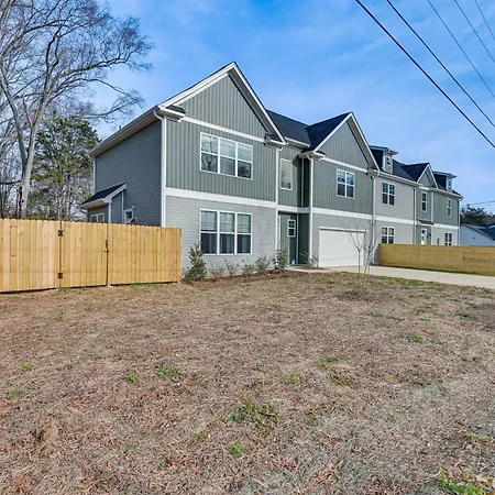 Holiday home Charming Townhome: 6 Mi To Downtown!