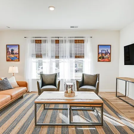 Charming Townhome: 6 Mi To Downtown! *