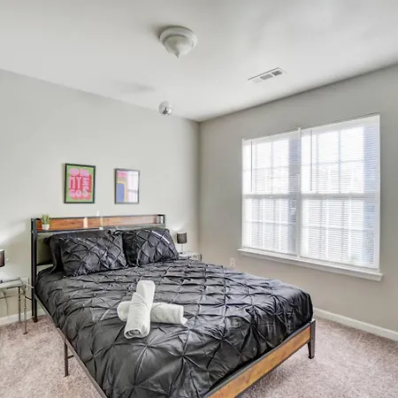 Vibrant & Chic W King Bed Pure Comfort Holiday home Charlotte