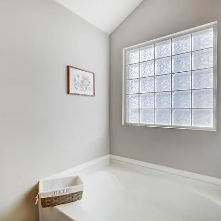 Holiday home Vibrant & Chic W King Bed Pure Comfort *