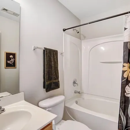 Vibrant & Chic W King Bed Pure Comfort Holiday home Charlotte
