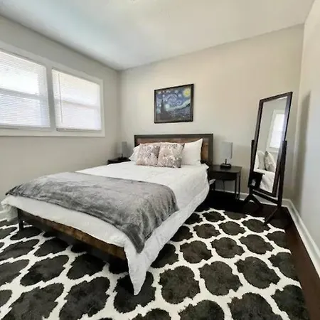 Gated 2br I 5 Min Uptown Apartment