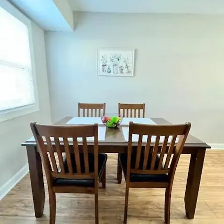 Gated 2br I 5 Min Uptown *
