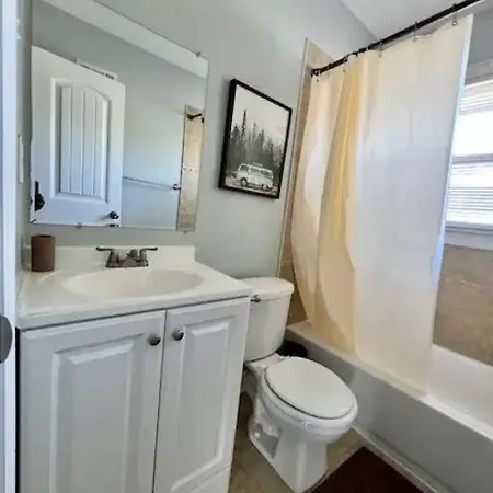 Gated 2br I 5 Min Uptown Charlotte