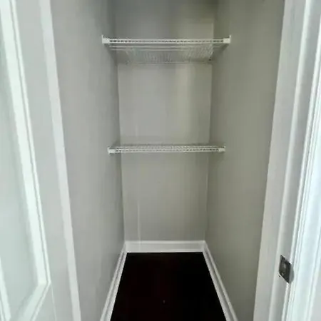 Gated 2br I 5 Min Uptown