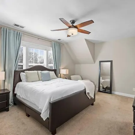 3br/3.5bath Uptown Aloft House. Holiday home *