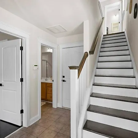 3br/3.5bath Uptown Aloft House. Holiday home *
