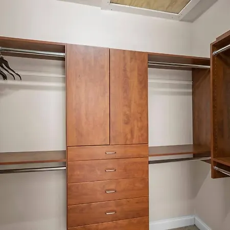 3br/3.5bath Uptown Aloft House. Holiday home *