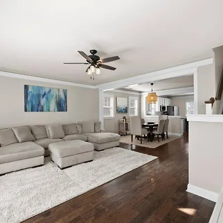 Holiday home 3br/3.5bath Uptown Aloft House. *