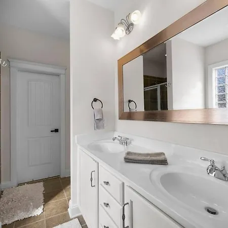 3br/3.5bath Uptown Aloft House. Holiday home *
