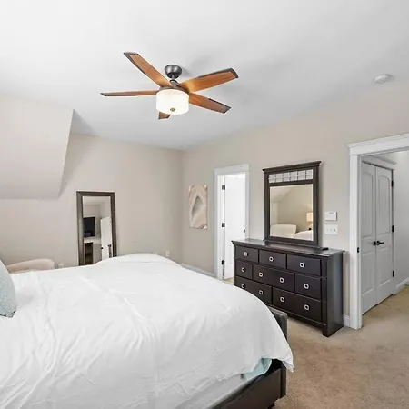 3br/3.5bath Uptown Aloft House. Holiday home