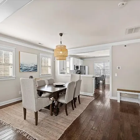 3br/3.5bath Uptown Aloft House. Holiday home