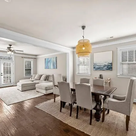 3br/3.5bath Uptown Aloft House. Holiday home *