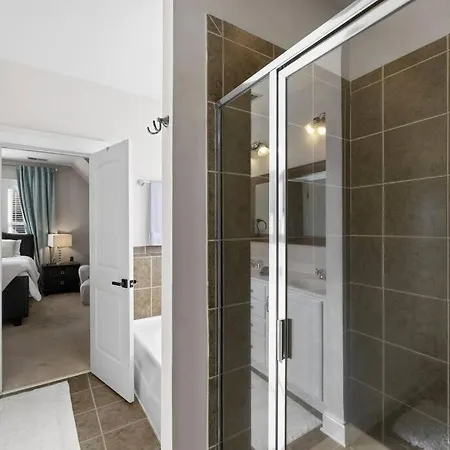 Holiday home 3br/3.5bath Uptown Aloft House.