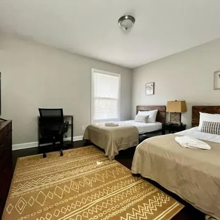 5 Min Uptown I Fast Wi-fi & Private Patio *