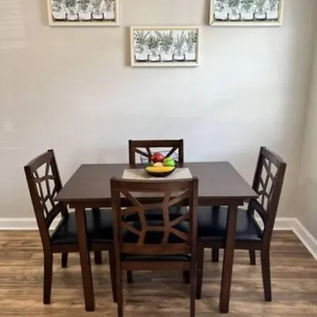 Apartment 5 Min Uptown I Fast Wi-fi & Private Patio
