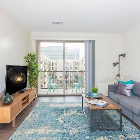 League Flats Uptown At West Trade Street