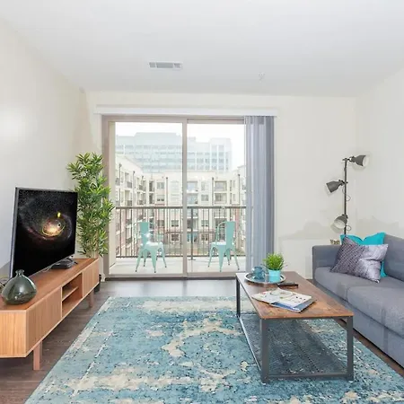 League Flats Uptown At West Trade Street Apartment
