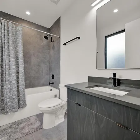 406 Katonah Amazing Location Rooftop Patio Views And A Gym Holiday home Charlotte