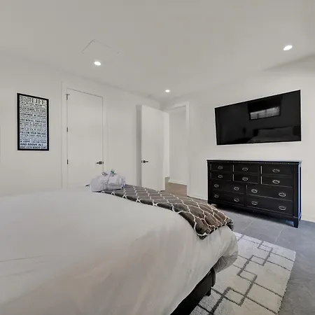 Holiday home 406 Katonah Amazing Location Rooftop Patio Views And A Gym
