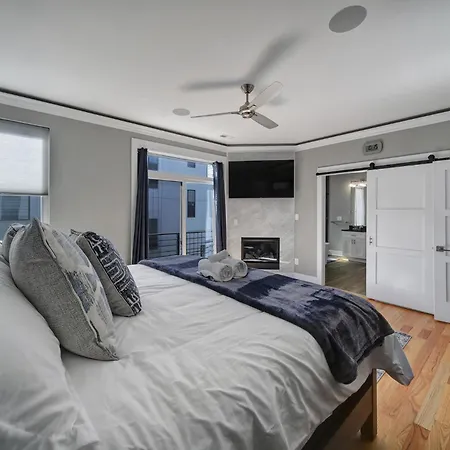 Holiday home 906 Westbrook B Views Rooftop Hot Tub And Short Walk To Stadium Charlotte