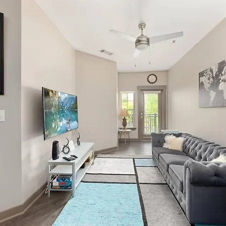 Dt Charm With Pool,gym,wine,wkspace, Free Parking