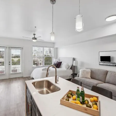 Premium And At Midtown 205 In Apartment *