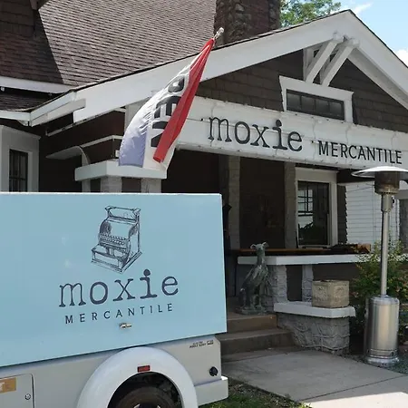 Organic Modern ~ King Bed ~ In Plaza Midwood