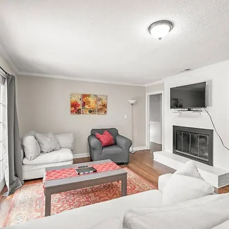 Holiday home Charming, Cozy Close To Uptown, Airport & Whitewater Center