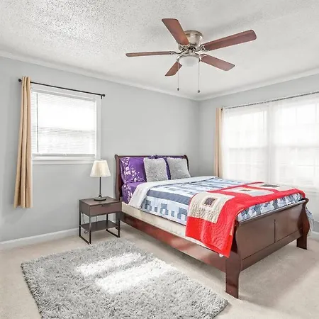 Holiday home Charming, Cozy Close To Uptown, Airport & Whitewater Center Charlotte