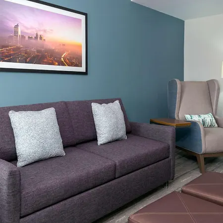 Hotel Hilton Garden Uptown 3*