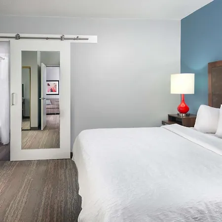 Hampton Uptown Hotel 3*