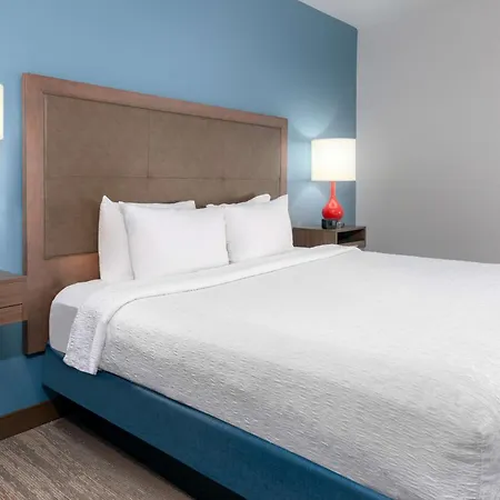 Hampton Uptown Hotel 3*