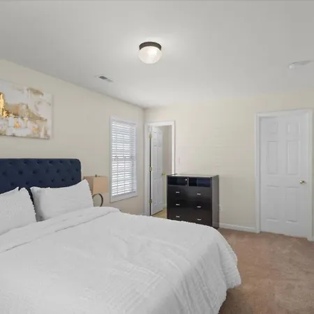 Exquisite E House Holiday home Charlotte