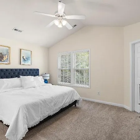 Exquisite E House Holiday home Charlotte