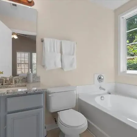 Exquisite E House * Charlotte
