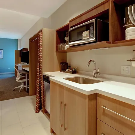Hotel Home2 By Hilton Uptown 3*
