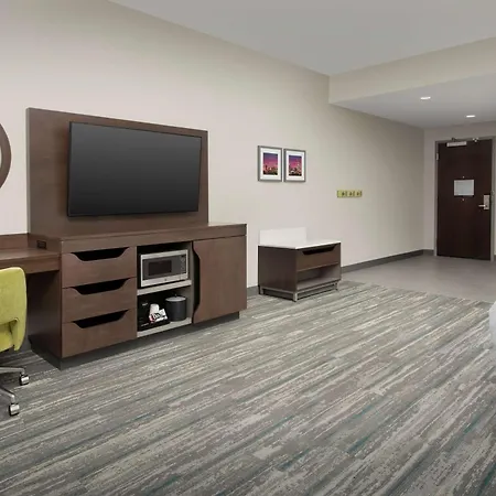 Hampton & Airport Pointe Hotel