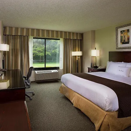 Doubletree By Hilton Airport Hotel 4*