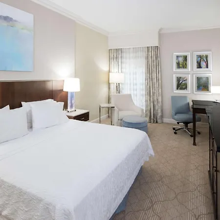 Hotel Hampton & South Park At Phillips Place 3*