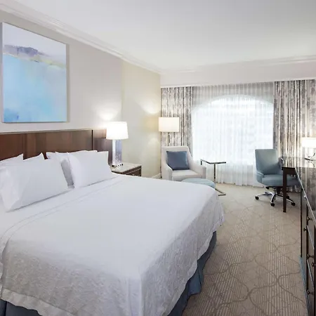 Hampton & South Park At Phillips Place Hotel 3*