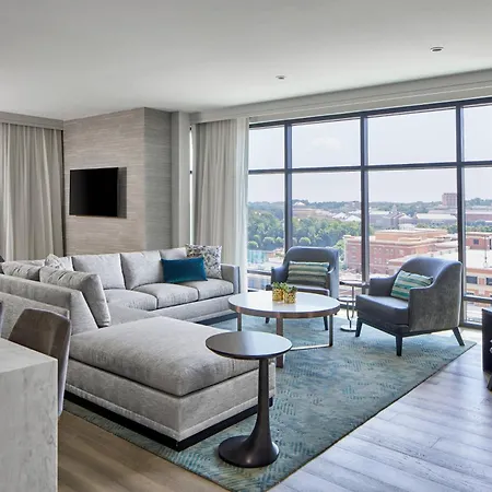 Unc Marriott & Conference Center Hotel 3*
