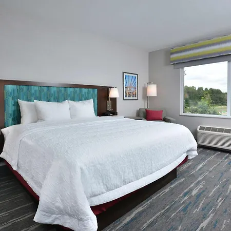 Hampton & North I 485 Hotel 3*