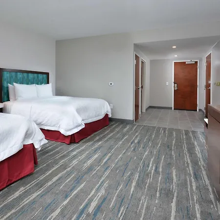 Hampton & North I 485 Hotel 3*