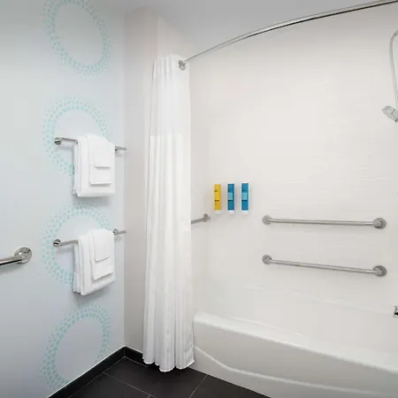 Hotel Tru By Hilton Airport Pointe