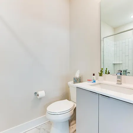 Holiday home Modern + Stylish Condo: 5 Mi To Downtown