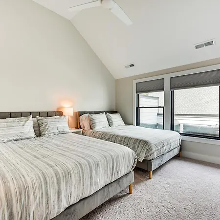 Modern + Stylish Condo: 5 Mi To Downtown * Charlotte