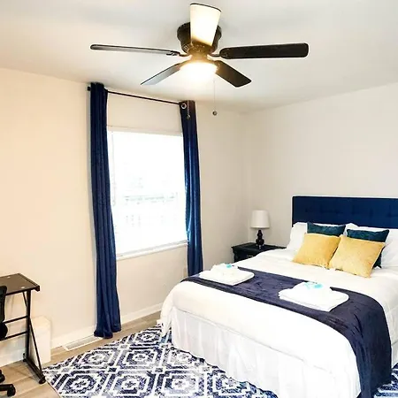 3 Bedroom Townhome Minutes To Uptown